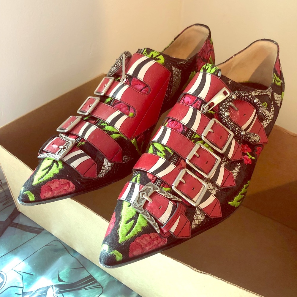 SOLD! Gucci Susan Buckle Loafers
